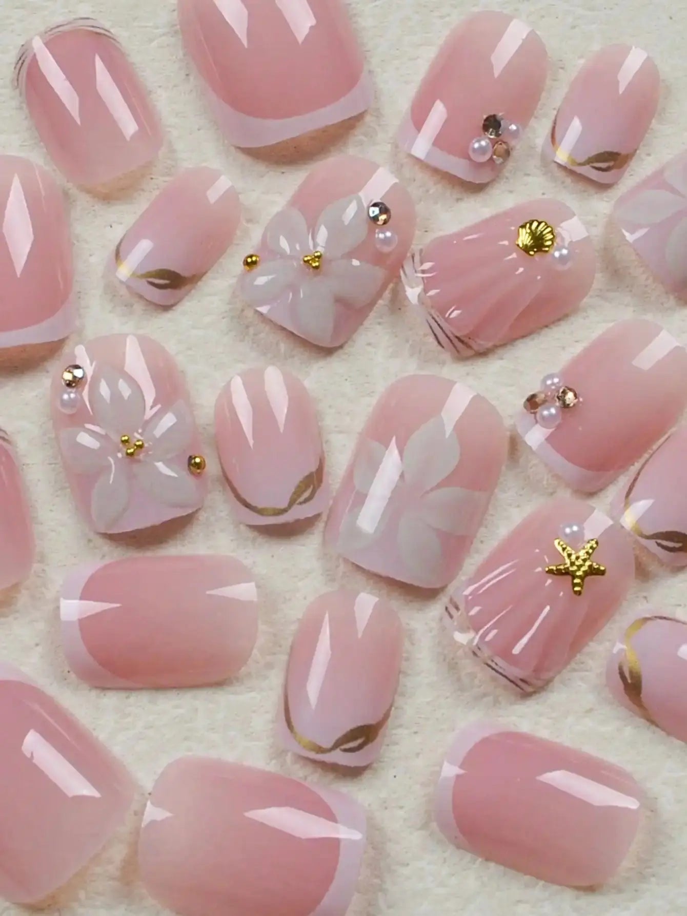 24pcs Short Square White French Flower Acrylic Press-On Nails, Cute Chrome Alloy Gel Manicure Nail Tips, Nail Art Supplies Set (Includes: 1pc Jelly Gel, 1pc Nail File), Suitable For Women Daily, Date, Party BareGlow