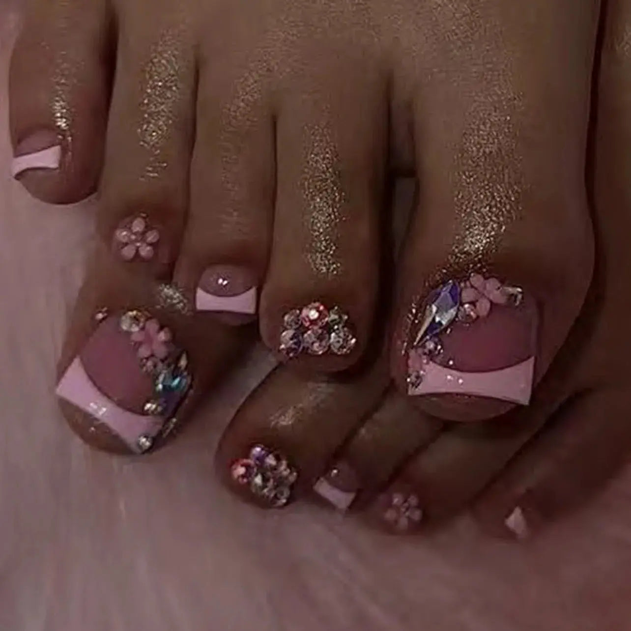 2026 New French False Toe Nails with Heart Rhinestone Design White Edge Summer Press on Toenails Fashion Fake Toenail Patches BareGlow