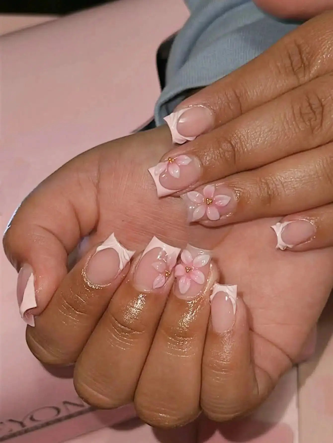 24pcs Short Square White French Flower Acrylic Press-On Nails, Cute Chrome Alloy Gel Manicure Nail Tips, Nail Art Supplies Set (Includes: 1pc Jelly Gel, 1pc Nail File), Suitable For Women Daily, Date, Party BareGlow