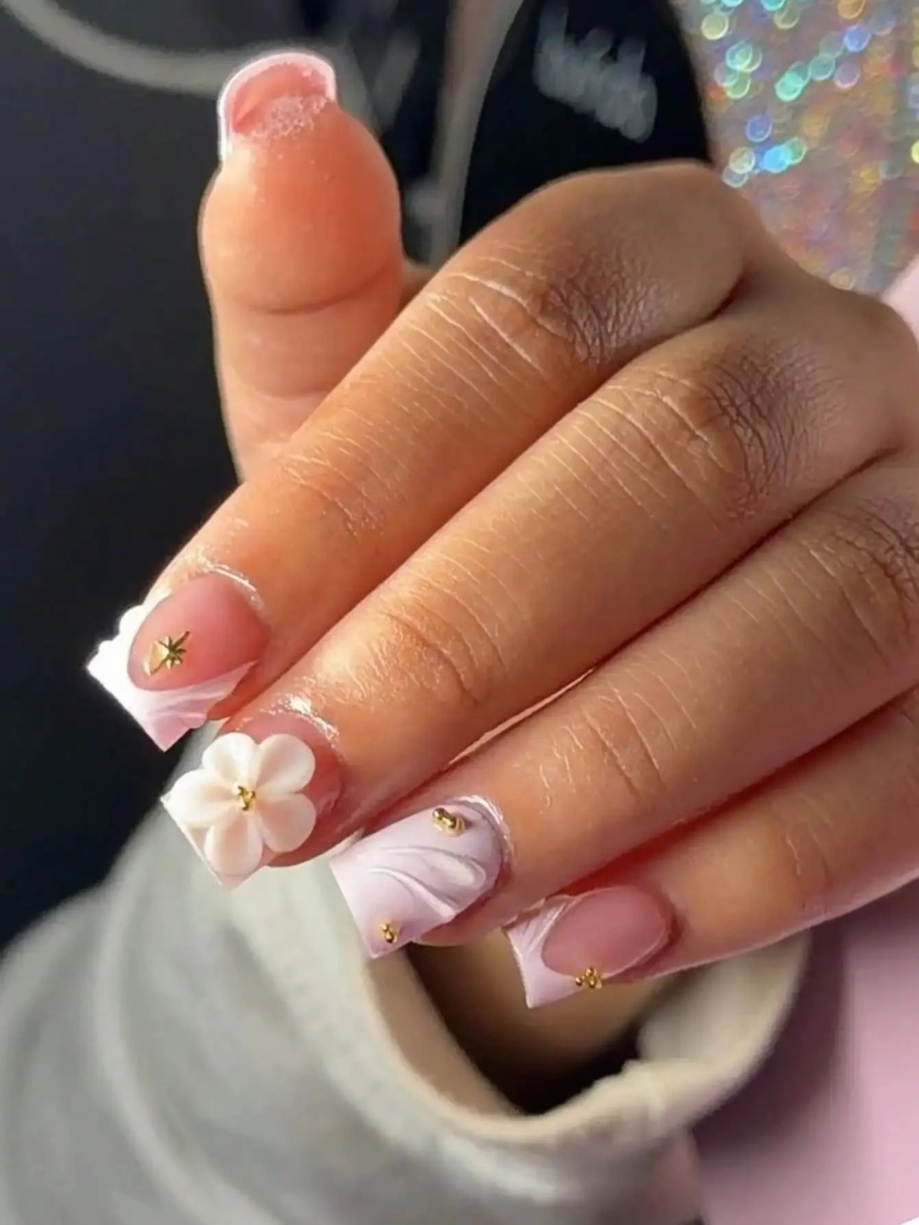 24pcs Short Square White French Flower Acrylic Press-On Nails, Cute Chrome Alloy Gel Manicure Nail Tips, Nail Art Supplies Set (Includes: 1pc Jelly Gel, 1pc Nail File), Suitable For Women Daily, Date, Party BareGlow