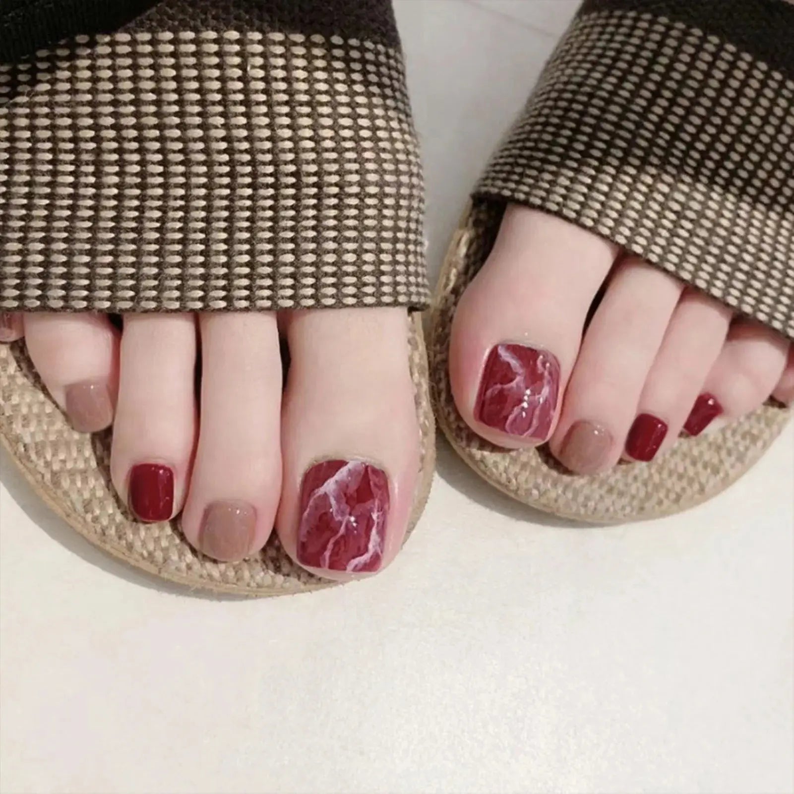 24pcs Black False Toenails Solid Color Glossy Fake Toenails Wearable Full Cover Ins Square Press on Toenail Patch for Girl Women BareGlow