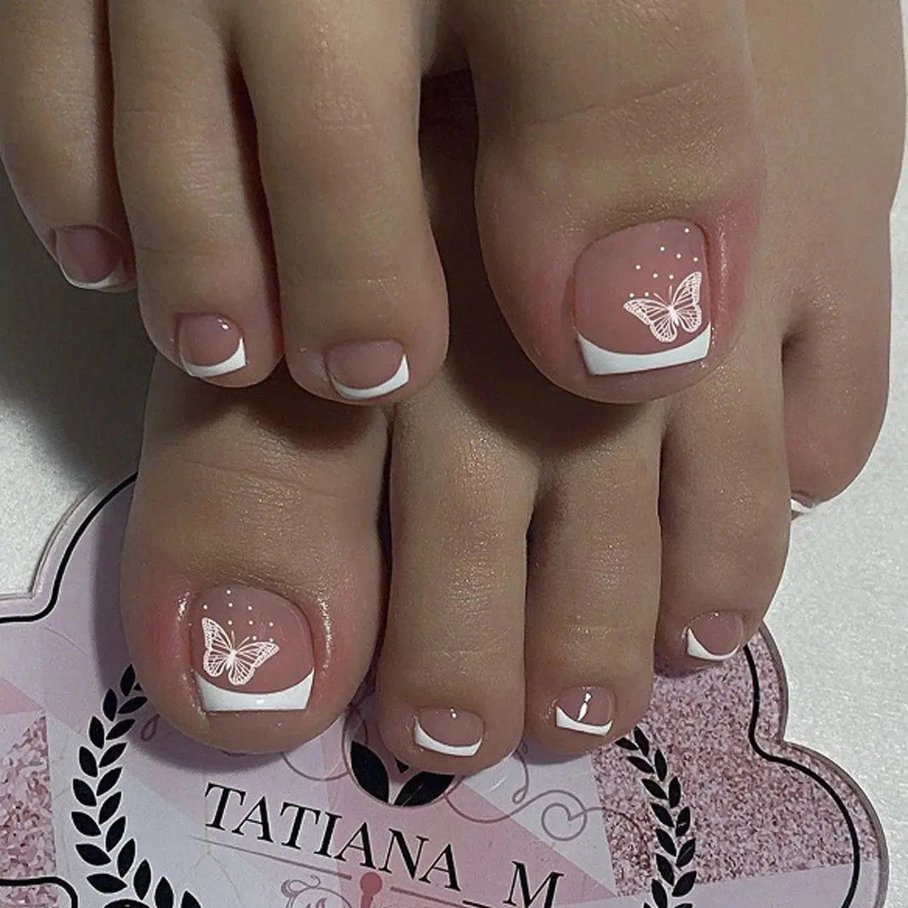 2026 New French False Toe Nails with Heart Rhinestone Design White Edge Summer Press on Toenails Fashion Fake Toenail Patches BareGlow